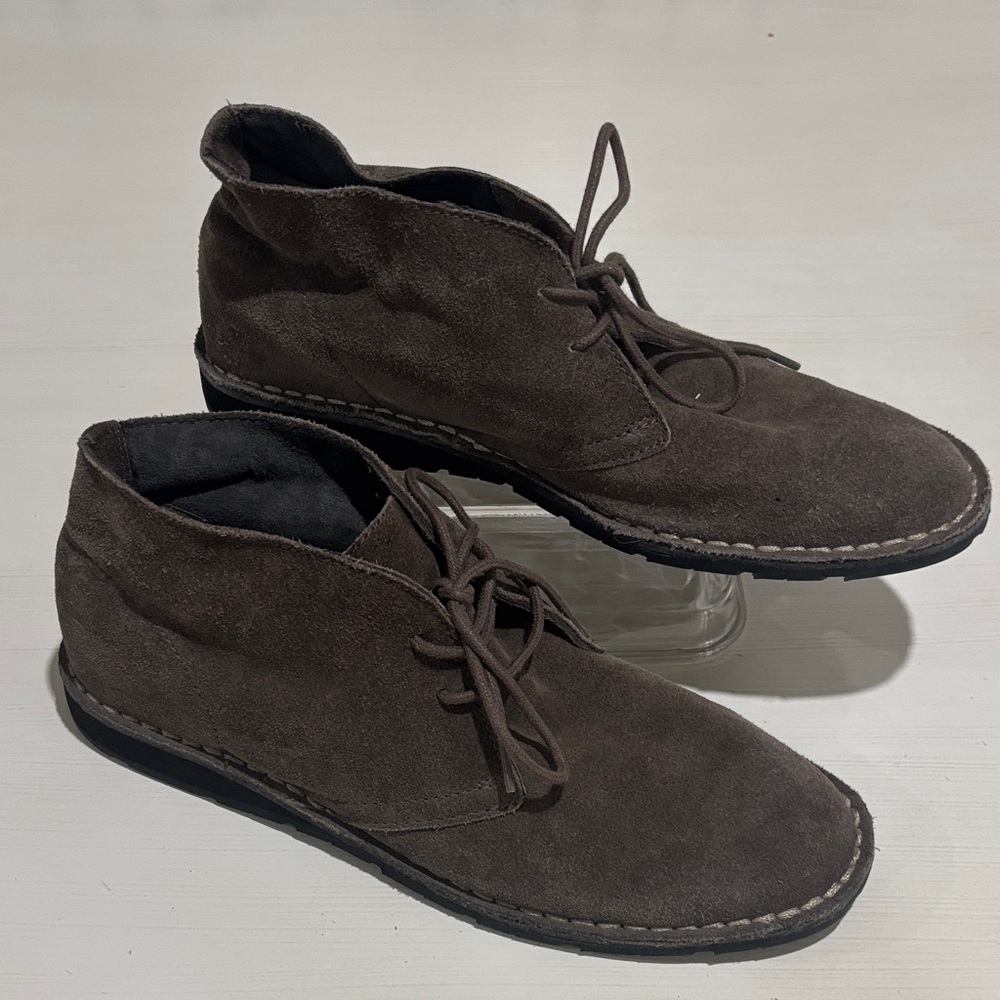 Merona Dark Brown Suede Chukka Boots in Men's 10.5. Absolute stylish classics!